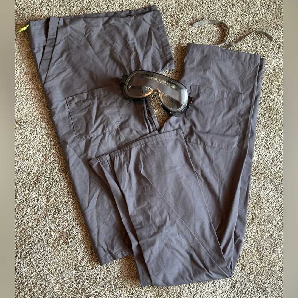 Chemistry lab size small scrubs with goggles